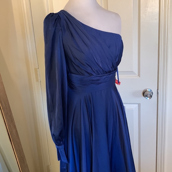 MAC DUGGAL
One Shoulder Bishop Sleeve Flowy Gown - Picture 6 of 15